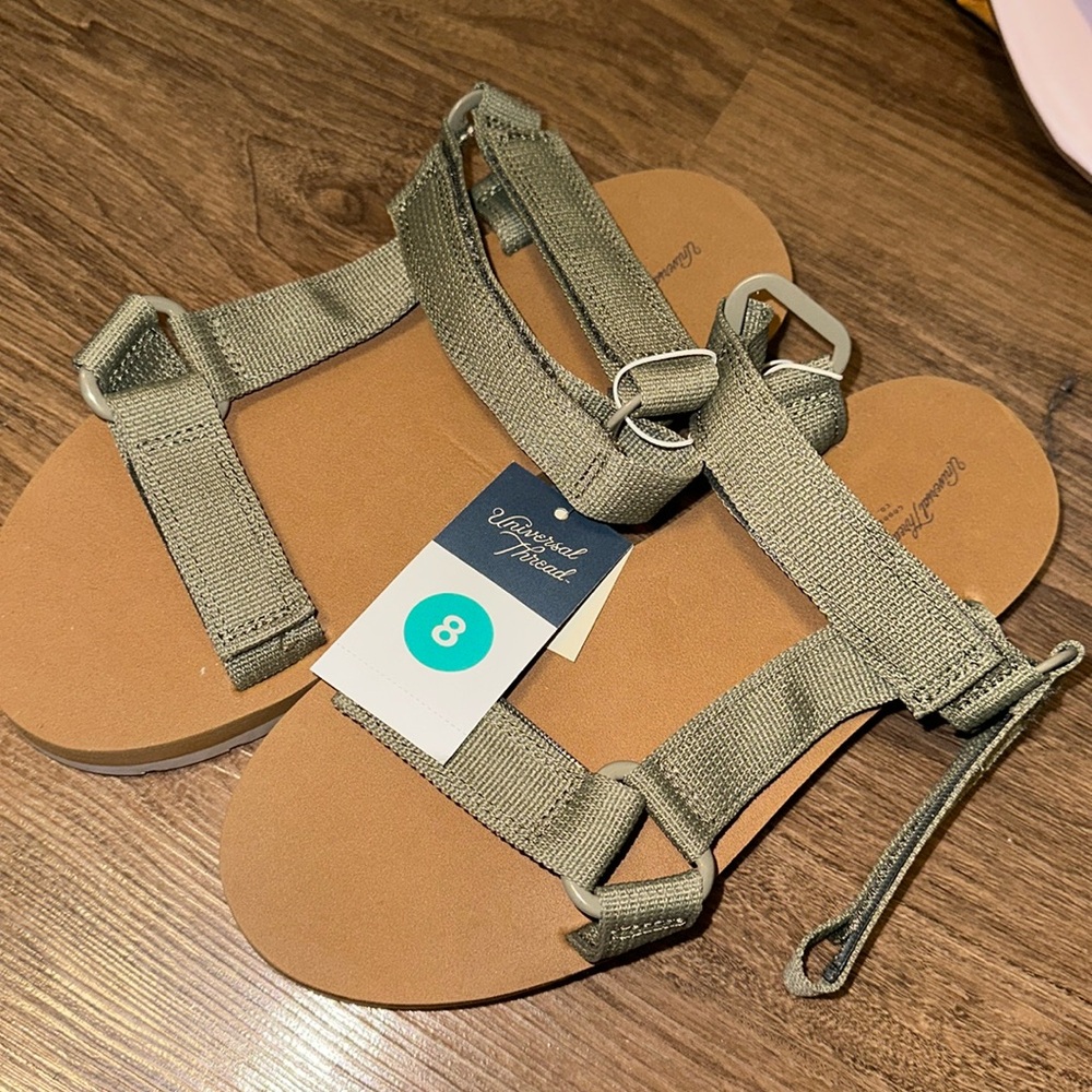 NWT- Universal thread sandals